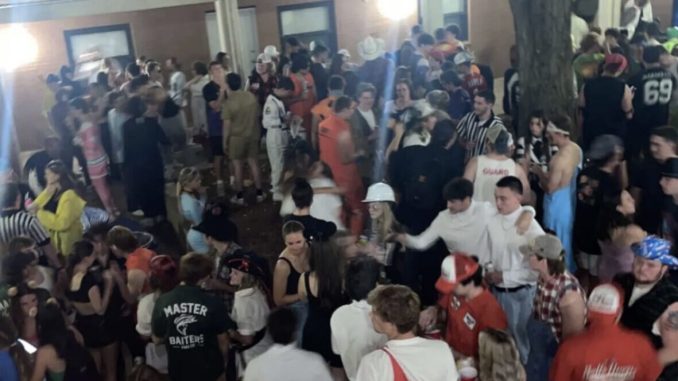 Nic Ungurean A Crowded Reim Night