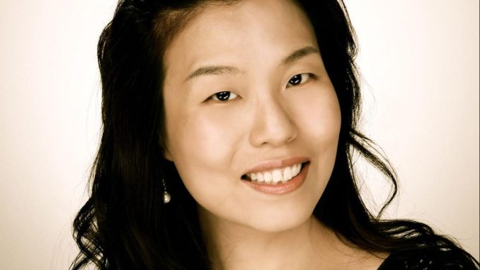 Mina Choi Headshot
